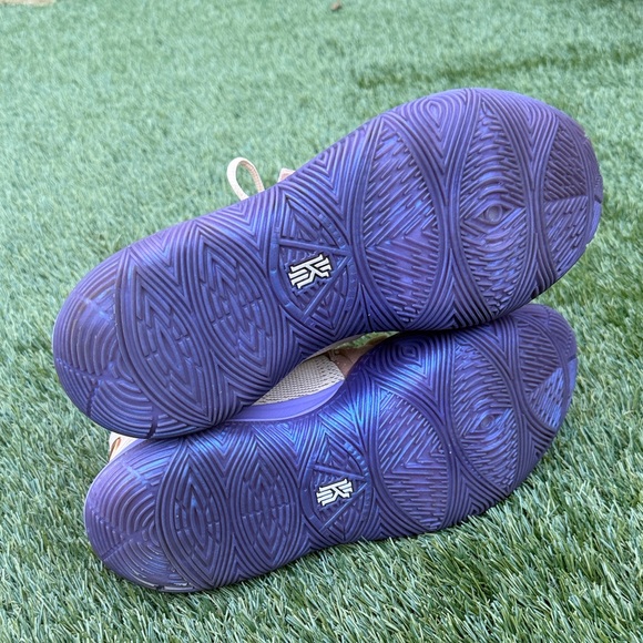 Nike Kyrie 5
Concepts Ikhet - Picture 6 of 9